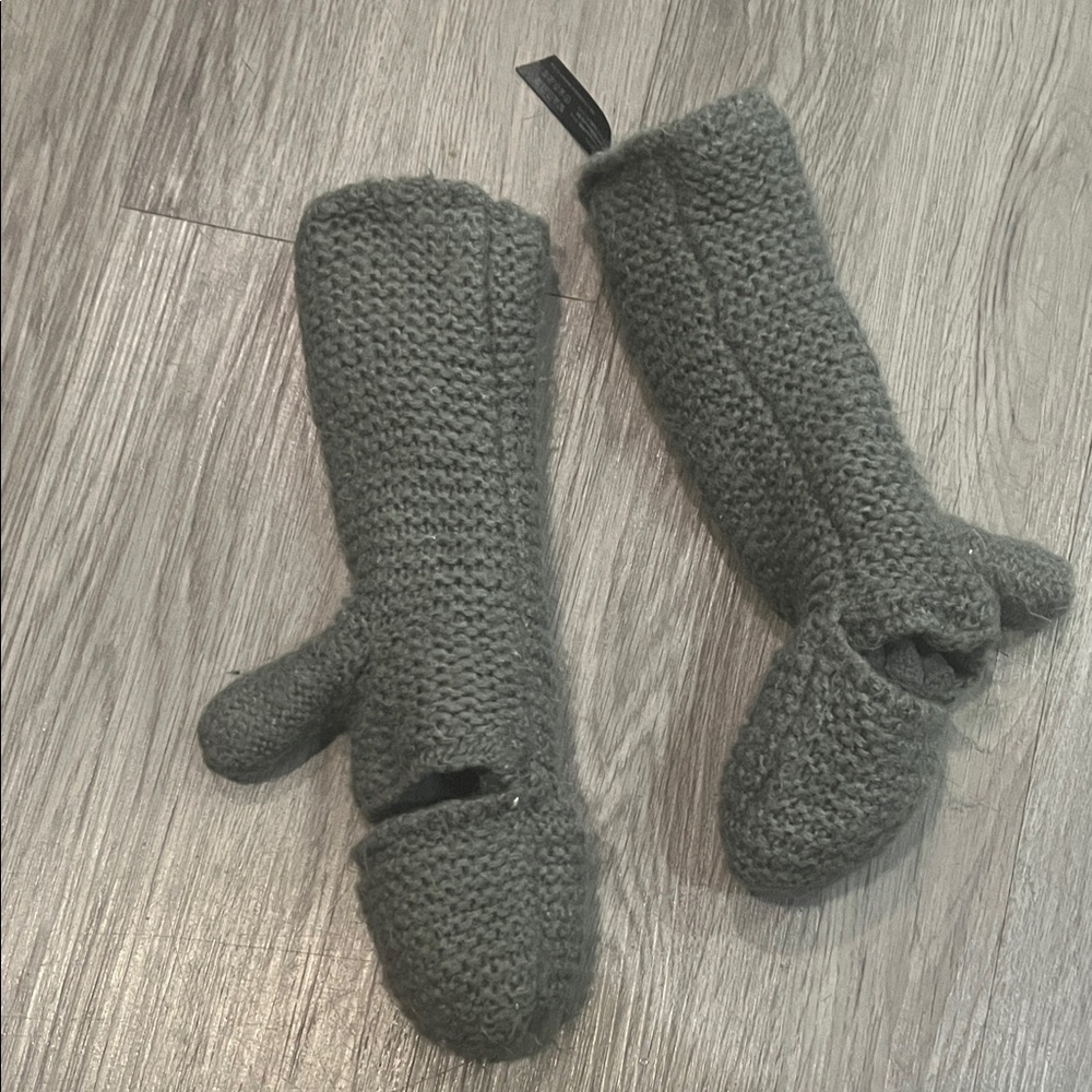 Cozy Gray Knit Mittens